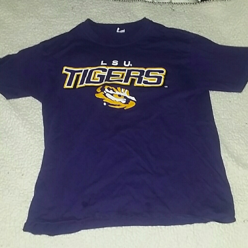 I am selling a LSU shirt